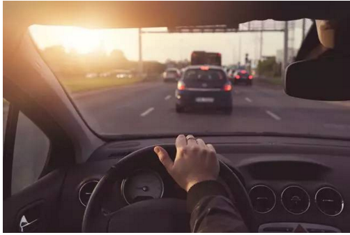 開車的這些陋習(xí)，據(jù)說會開車的人都犯過！別說你沒有！